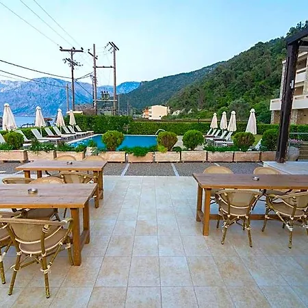 Casa Laios 2*